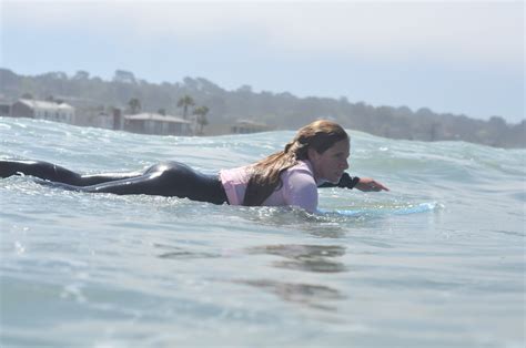 Gambar Pantai Laut Lautan Wanita Gelombang Surfer Papan Luncur