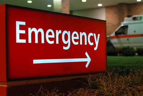 3400 Emergency Room Sign Stock Photos Pictures And Royalty Free Images
