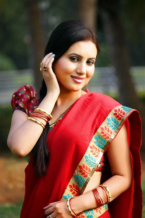 WOMEN S E GALLERY INDIAN WOMAN AND ACTRESS ANUSMRUTHI S PHOTOS IN RED