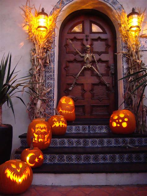 50 Best Halloween Door Decorations For 2017
