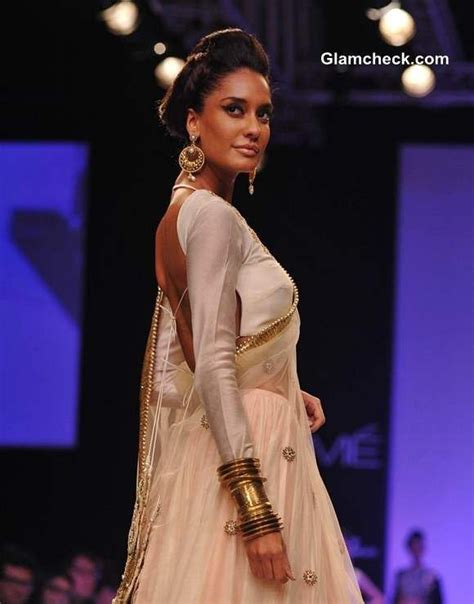 Lisa Hayden Show Stopper For Payal Singhal At Lfw Winter Festive 2013