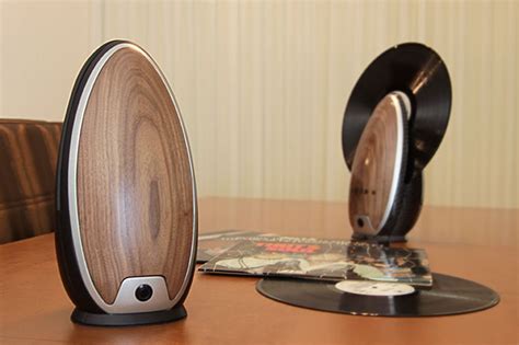 Vertical Record Player Gives Modern Functions To Retro