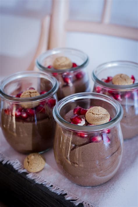 Da würde ich mir jetzt zu gerne ein gläschen davon mopsen 🙂 vielen dank für die leckere inspiration! Weihnachtliches Dessert im Glas: Cremige Schoko-Creme ...