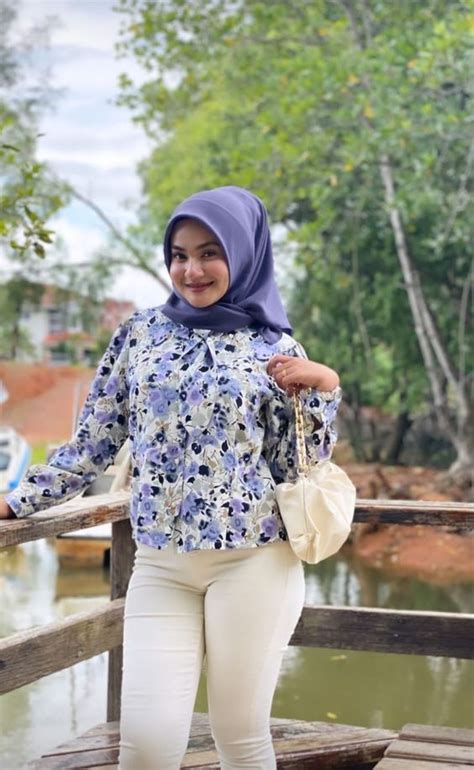 Model Batik Artis Hijab 50 Gambar Model Baju Batik Gamis Kombinasi Terbaru ~ Corak Batik