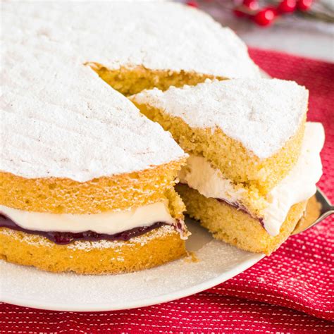 Christmas Spiced Victoria Sponge Cake Recipe