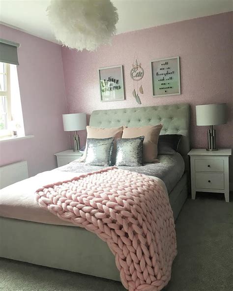 Hiasan bilik ini sangat simple but nice. 20 Gambar Idea Deko Bilik Tidur Kecil. Ringkas & Cantik ...