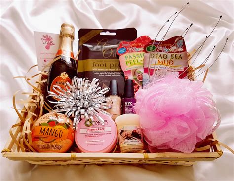 No matter your selection, this list of gift ideas for the wedding will uniquely show your love through effort, thought and artistic inspiration. Relax and pamper gift hamper | Pampering gifts, Gifts ...