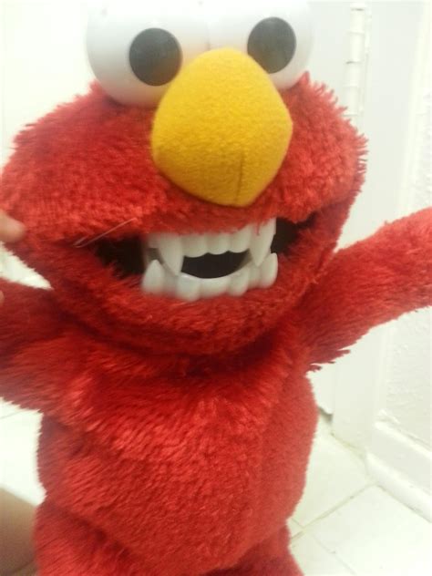 Elmo Wants To Love You Best Funny Pictures Elmo Funny Pictures