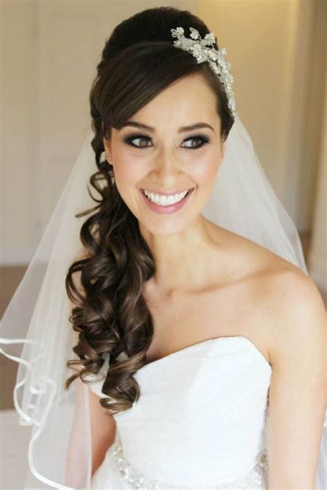 Retro bridal hairstyle with veil. Wedding Hairstyles For Long Hair Half Up With Veil ...
