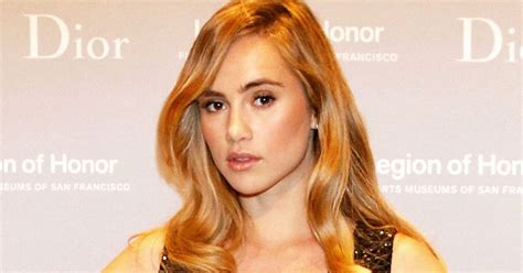 see suki waterhouse s new—and very pink—accessories line