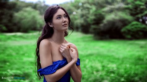 Hintergrundbilder Frauen Im Freien Nackten Schultern Grün Lange Haare Blaues Kleid