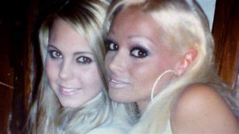 Daniela katzenberger mit freundlicher, wünschenswerter, freund luca cordalis wen datet daniela katzenberger in 2021? Daniela Katzenbergers Augenbrauen damals und heute