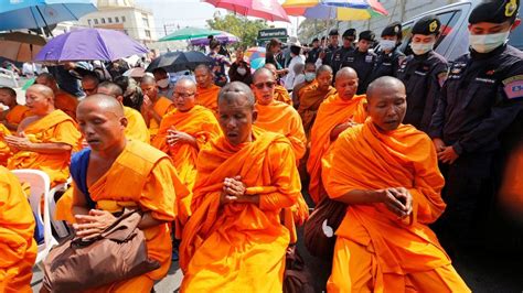 Thai Police Raid Dhammakaya Temple In Hunt For Wanted Monk Bbc News