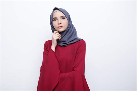 Cek 7 inspirasi model baju kerja wanita muslimah ini biar via idemodelbusana.com. Baju Gamis Merah Maroon Cocok Dengan Jilbab Warna Apa ...