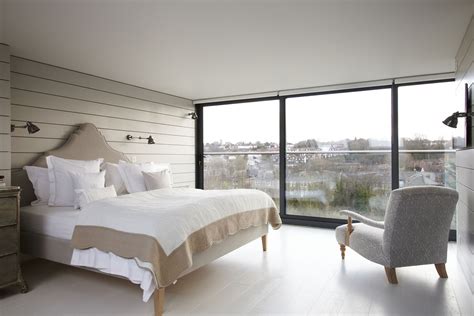 Lucky enough to have a large master bedroom, with space for dressing, sleeping, relaxing and even bathing? MASTER SUITE LOFT CONVERSION shootfactory location agency ...