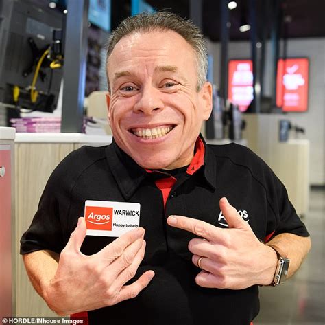 Exc Warwick Davis Defends Nice Guy Ricky Gervais Controversial