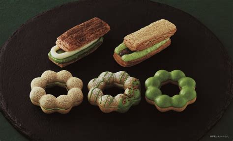 Mochi donuts and pon de rings. ミスタードーナツ「抹茶スイーツプレミアム」とは - Japaaan