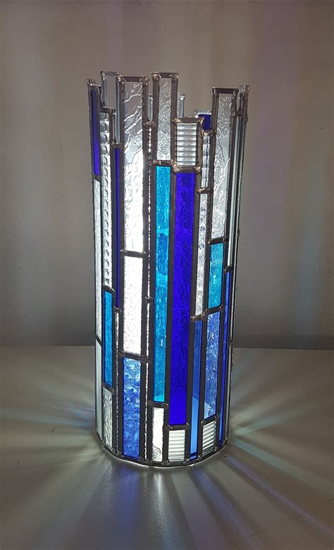 Lampe en vitrail bandes Bleues : Vitraux d'Art Vanessa Dazelle
