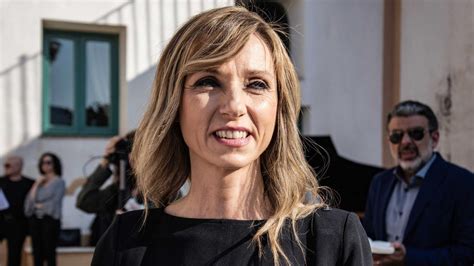 La vezzali aveva dichiarato che avrebbe continuato con l'attività agonistica fino alle olimpiadi di londra 2012, durante le quali è stata la portabandiera azzurra. Tokyo 2020, Valentina Vezzali: Vezzali: "Atleti italiani ...