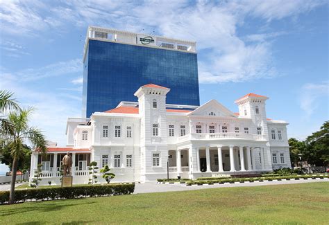 Open university malaysia, abbreviated as oum, is the 7th malaysian private university and it is owned by the multimedia technology enhancement operations (meteor) sdn. Wawasan Open University | StudyPENANG