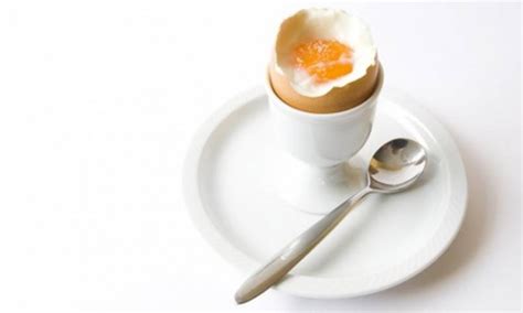 En este tema voy a en las recetas normalmente se emplean huevos de talla l (grandes) y el peso medio en cocina es de 65 gr. Cocer un huevo duro sin que la cáscara se rompa - Gallina ...