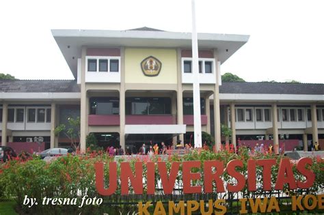 Universitas padjadjaran is a college in western java. Panoramio - Photo of Universitas Padjadjaran Bandung West Java