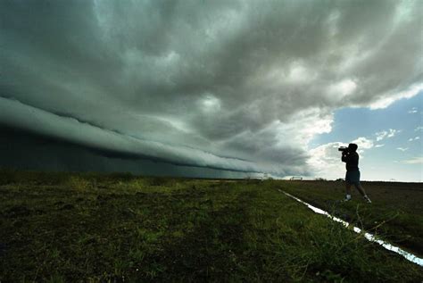 Amazing Storm Photos By Nick Moir 33 Pics