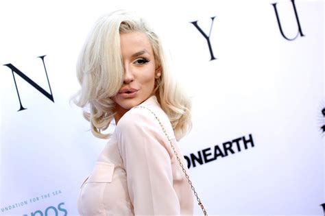 Courtney Stodden Model Proudly Comes Out As Non Binary