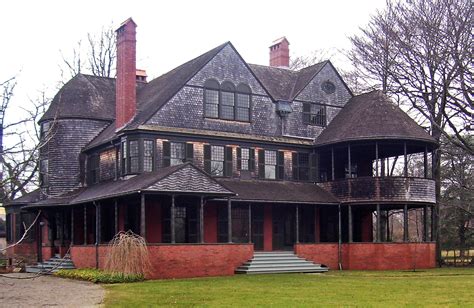 Formerly one of newport's grandest estates, the bells sits in disrepair at brenton point state park on the ocean drive here in newport, ri. File:Isaac Bell House, Newport, RI.jpg - Wikimedia Commons