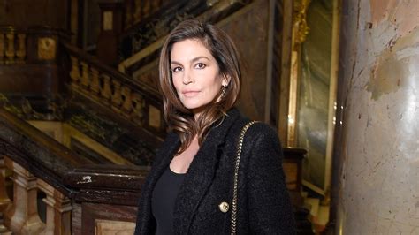 cindy crawford says she regrets nude photos she was talked into glamour