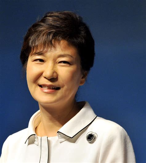 한편, 10일 헌재는 재판관 8명 전원일치로 박근혜 전 대통령 탄핵을 인용했다. 박근혜 대통령 "'별그대' 중국서 인기, 공인인증서 걸림돌 ...