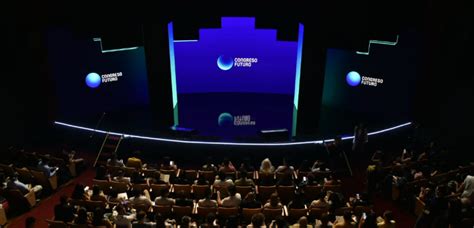 El congreso futuro es un evento realizado en chile donde personas reconocidas en algún ámbito de estudio tanto científico como humanista, exponen a la ciudadanía sobre problemáticas a las que se enfrenta, o se enfrentará en un futuro, la sociedad. #FueTendencia: Congreso Futuro 2020