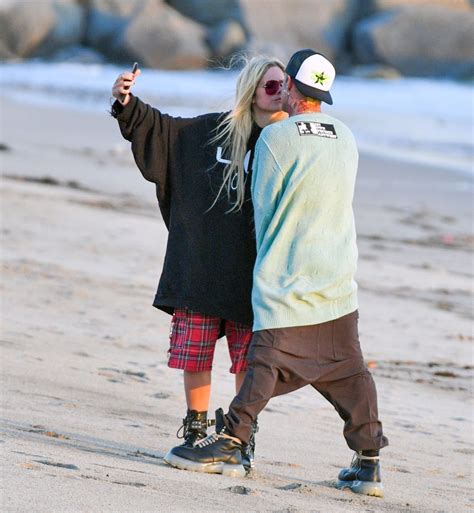 Avril Lavigne Mod Sun Avril Lavigne And Mod Sun Hold Hands As They Leave After A Dinner Date