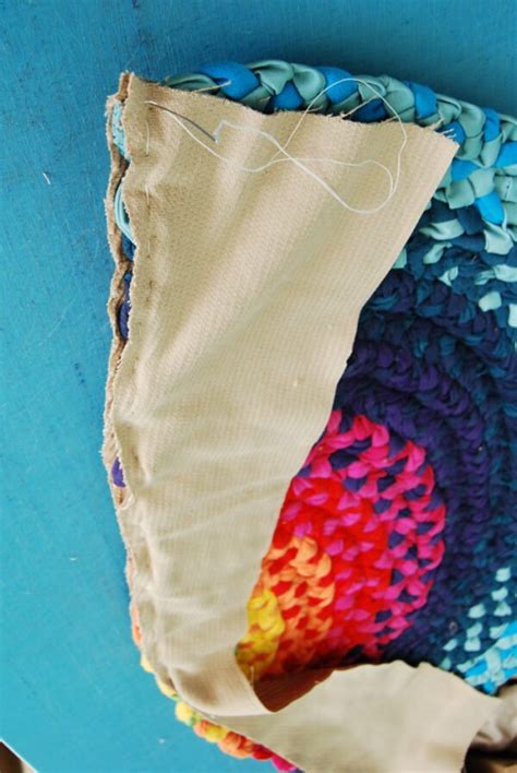 Ein tolles upcycling projekt für dich. Ein Teppich aus Stoffresten » BERNINA Blog