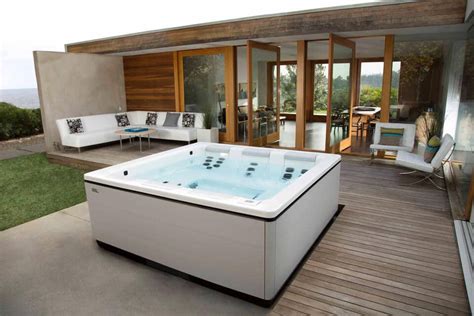 Stil A Modern Hot Tub Design By Bullfrog Spas