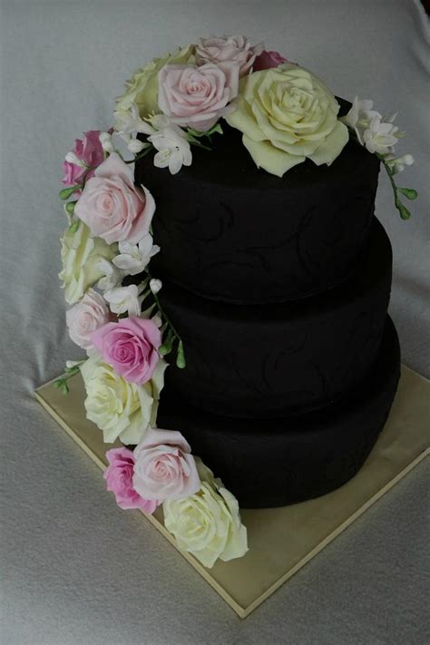 Black Cake With Roses Cake By Anka Cakesdecor