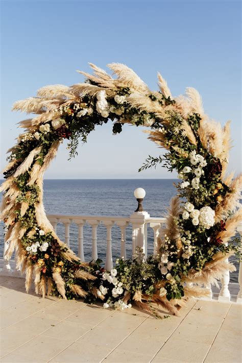 14 Beautiful Wedding Ceremony Backdrops For Rustic Weddings Pampas Grass Wedding Ceremony Ideas