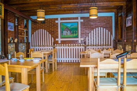 Huesca video highlights are collected in the media tab for the most popular. Touristen Besichtigten Das Restaurant, Das Auf Der Ebene ...