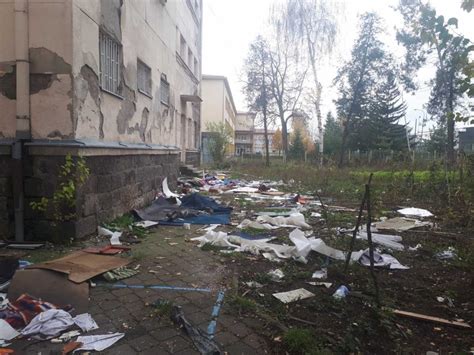 Pamje Shkolla Ekonomike në Prishtinë deponi e bërllokut