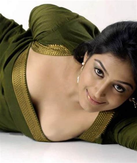 padmapriya hot cleavage photoshoot south indian actress