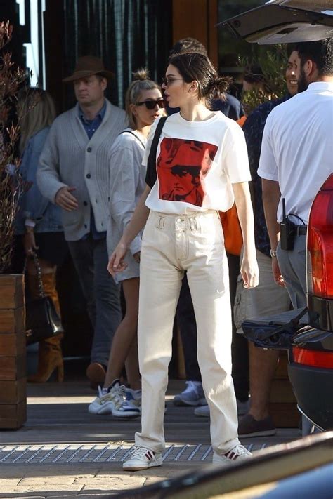 Kendall Jenneroutfit Look In White Pants Street Style 2019 Oversized
