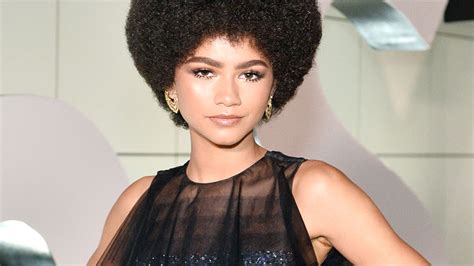 Zendaya Wears Afro To Instyle Awards Stylecaster