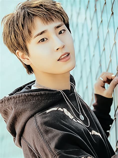 Writing diaries, music and eating. Seungmin - Goldenchild