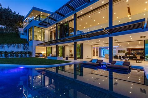 Modern Mansion In Beverly Hills