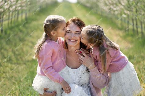 Premium Photo Portrait Of A Mother And Her Twin Daughters In A