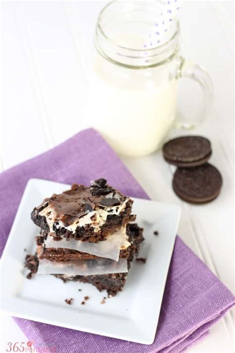 Oreos and ice cream teamed up to make every dessert ever bow down. OREO marshmallow brownies | Dessert cake recipes, Gourmet hot chocolate, Recipes with marshmallows
