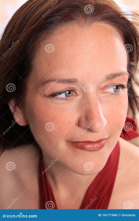 Feche Acima Da Mulher Em Seus Anos Quarenta Adiantados Foto De Stock Imagem De Mulher Olhos