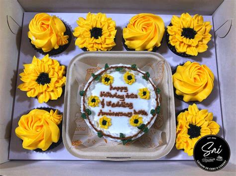 Bento Cake With Cupcakes Cake Mini Cakes Birthday Pretty Birthday Cakes