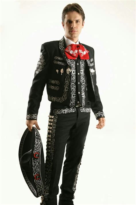pin by maria hernandez on trajes típicos de méxico mariachi suit mexican outfit charro suit