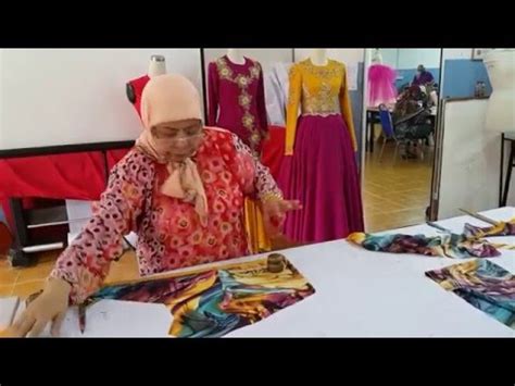 Teknik menderaf pola & menggunting sepasang baju kurung pesak gantung atau nama lainnya baju kurung pahang atau baju. Teknik Menderaf Pola & Menggunting Baju Kurung Pesak ...